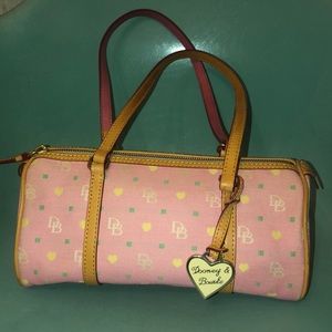 Dooney & Bourke barrel bag in pink - DH20 E8
